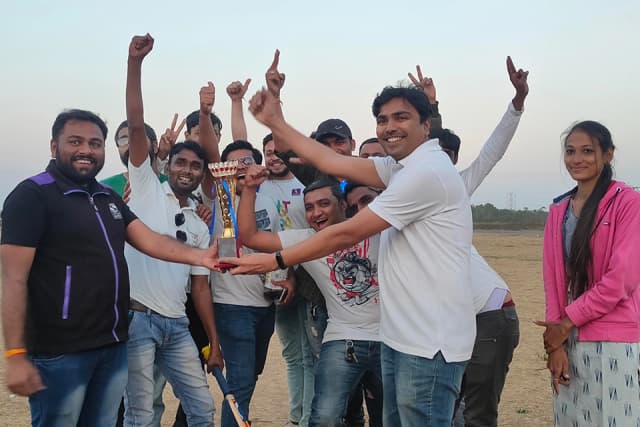 /var/www/html/rayvat_com/assets/images/cricket/22