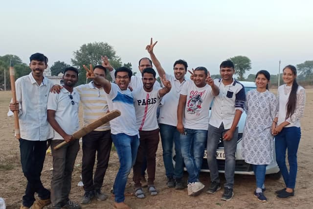 /var/www/html/rayvat_com/assets/images/cricket/35